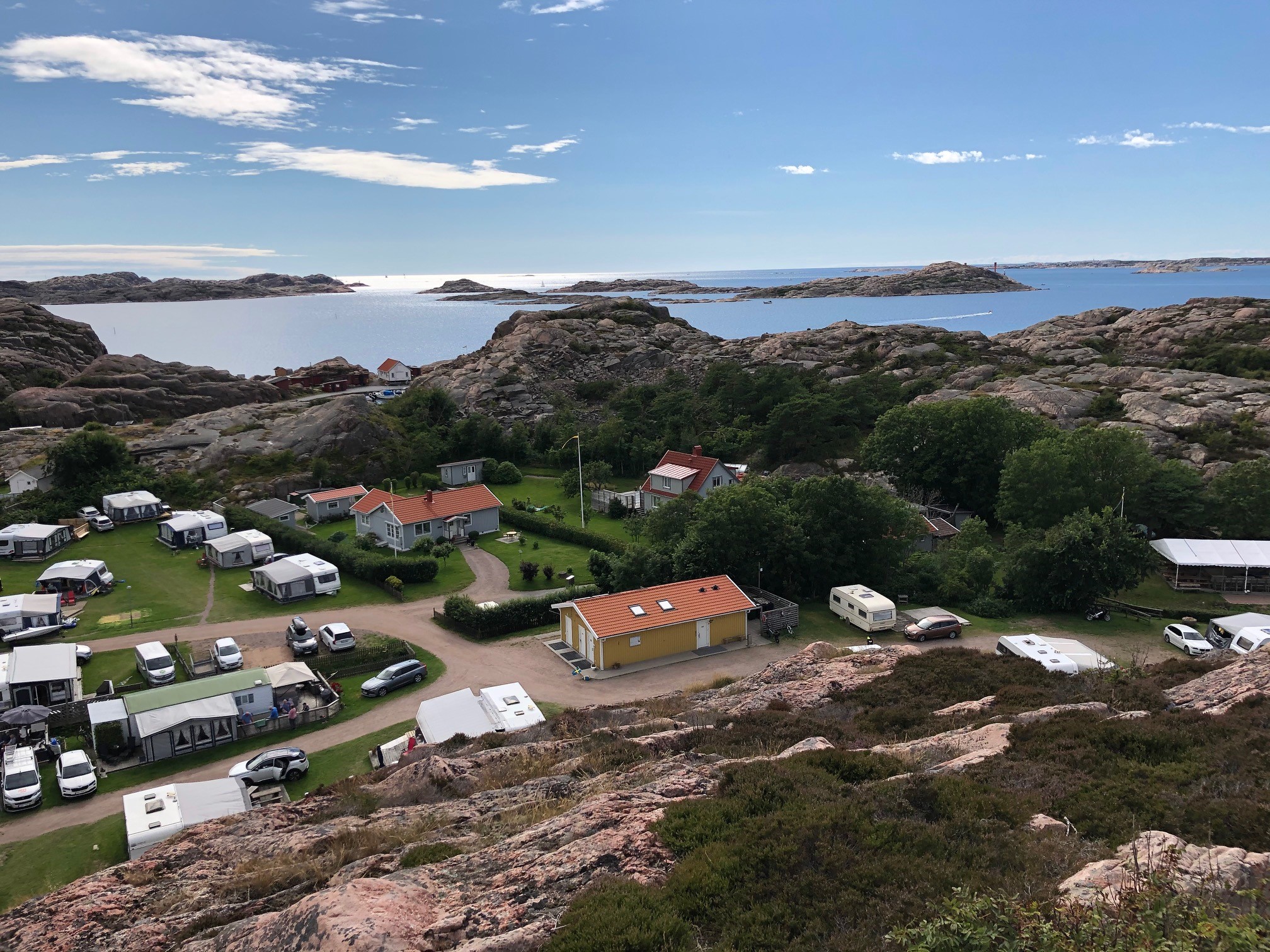 Säven 3 Bild tagen på ett berg med utsikt över campingen.